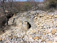 Village ruiné de Vière  Dans cette rue se trouve une petite niche en arc