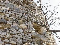 Village ruiné de Vière  Un des seuls pan de mur encore debout à l'Ouest du village 2/2