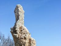 Eglise St Barthélémy d'Ongles - XIIe  Vestiges de la chapelle Sud/Est depuis le cimetière