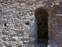 Eglise St Barthélémy d'Ongles - XIIe  Base et entrée du clocher au Nord