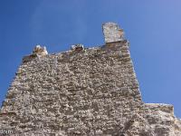 Eglise St Barthélémy d'Ongles - XIIe  En haut, les vestiges de la chambre des cloches