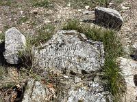 Eglise St Barthélémy d'Ongles - XIIe  Pierre tombale 2/3