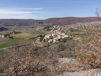 Village ruiné de Vière  Vue sur le village actuel d'Ongles depuis Vière 2/3