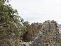 Châteauneuf-Val-St-Donat - Vieux village  Bâtisse en ruine à l'entrée Sud du village
