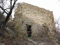 Châteauneuf-Val-St-Donat - Vieux village  Nous allons entrer par cette ouverture dans le centre du village