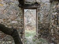 Châteauneuf-Val-St-Donat - Vieux village  Vue depuis l'ouverture Nord