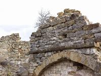 Châteauneuf-Val-St-Donat - Vieux village  Au dessus, un départ de voûte