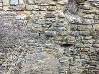 Châteauneuf-Val-St-Donat - Vieux village  Vestige d'une maison dans une ruelle à l'Est (bas)