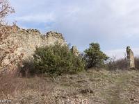 Le Château  La cour d'honneur du château. En face se trouvait la vaste salle des hommages ou était rendue la justice du village
