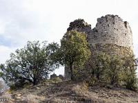 Châteauneuf-Val-St-Donat - Vieux village  La tour de guet. Derrière, on aperçois les remparts du château