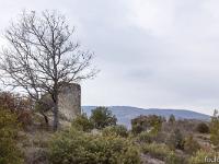 Châteauneuf-Val-St-Donat - Vieux village  La tour de guet. Au loin, Lure et Chapage