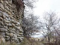 Châteauneuf-Val-St-Donat - Vieux village  Nous longeons maintenant le rempart Est du village