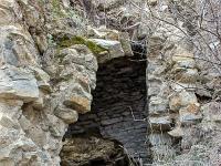 Châteauneuf-Val-St-Donat - Vieux village  Elle donne sur une cave voûtée
