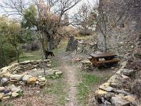 Châteauneuf-Val-St-Donat - Vieux village  Nous voici revenu sur la petite place au Sud du village